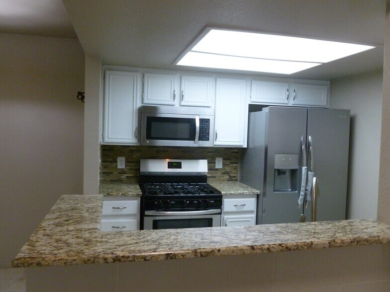 Building Photo - 1908 Tierra Vista Dr