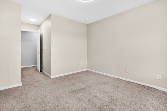 Building Photo - Beautiful Clements Ferry Townhome!