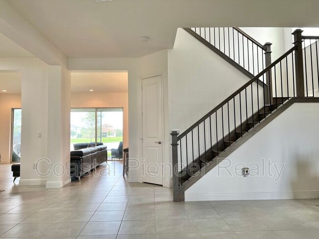 Building Photo - 31142 Lindentree Dr