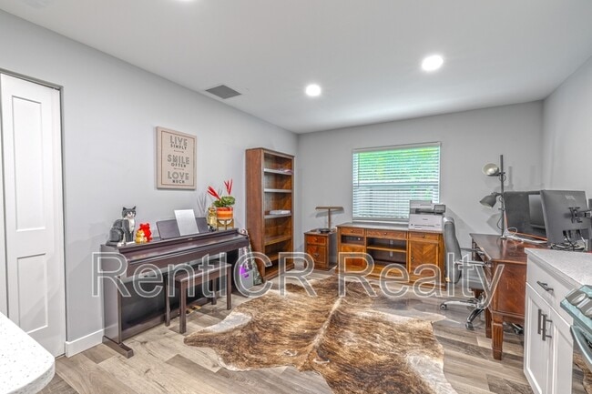 Building Photo - 3101 Carriage Dr