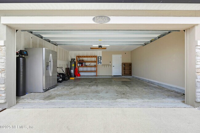 Building Photo - 15653 Mason Lakes Dr