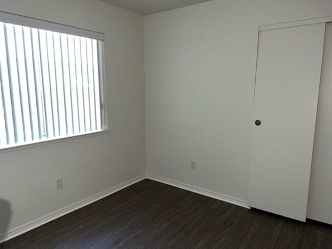 Building Photo - Vineyard home with luxury vinyl plank. Close to schools, shopping and transportation.