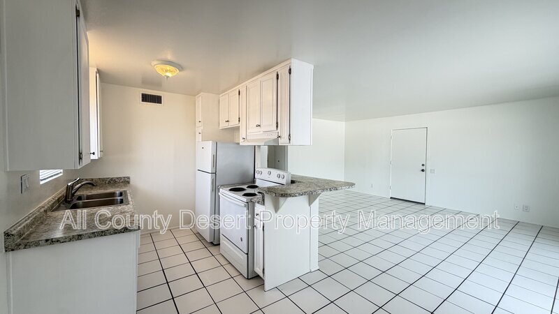 Building Photo - 550 El Cielo Rd