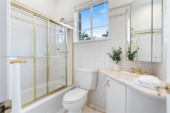 Building Photo - 305 N Hibiscus Dr