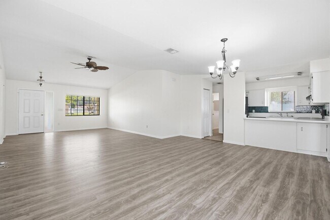 Building Photo - Amazing Pool Home!