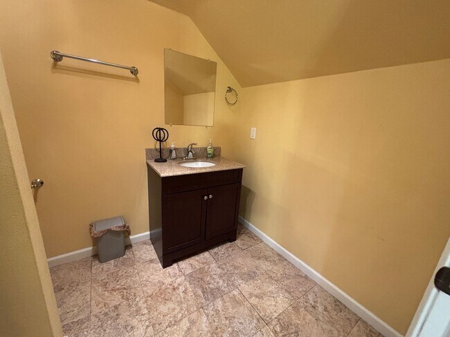 Building Photo - 4 BEDROOM WITH BONUS ROOM IN LEGACY SUBDIVISION