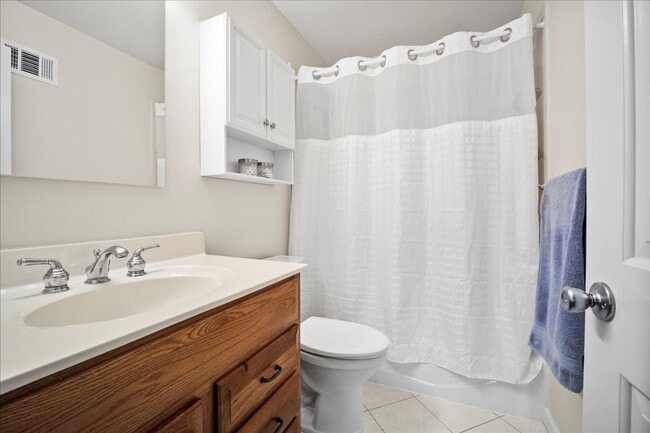 Building Photo - Spacious Ranch in Des Peres