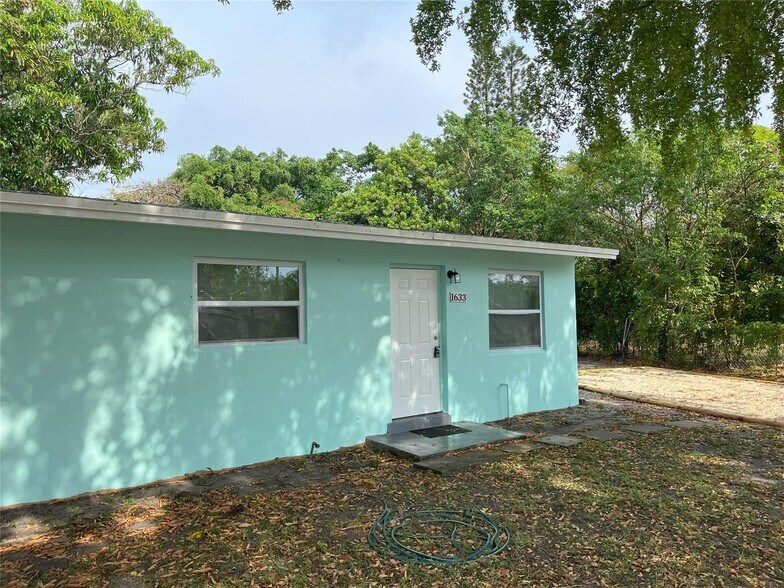 Primary Photo - 1633 NW 18th Ave