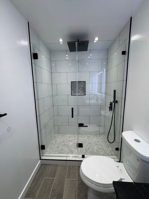 Building Photo - 2212 Linda Flora Dr