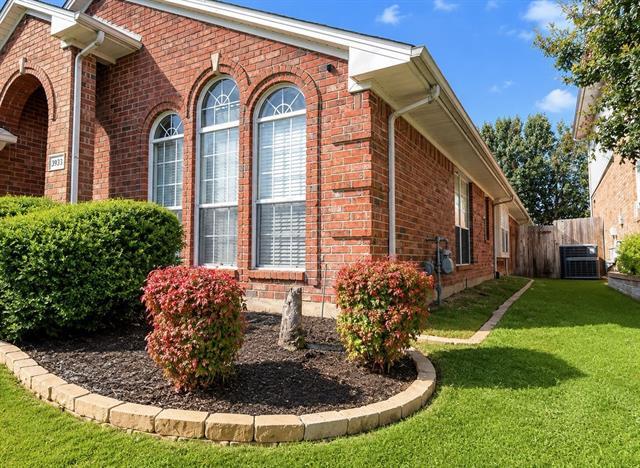 Building Photo - 8833 Sunset Trace Dr
