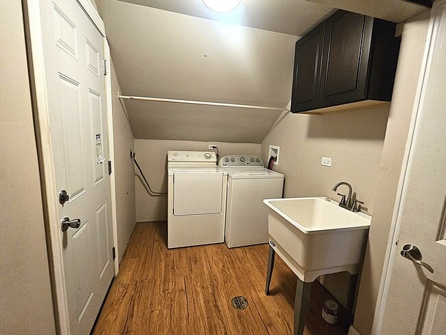 Building Photo - 1038 Cambridge Dr