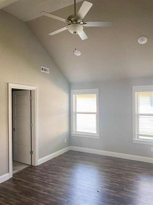 Building Photo - Beautiful Home in Rogers