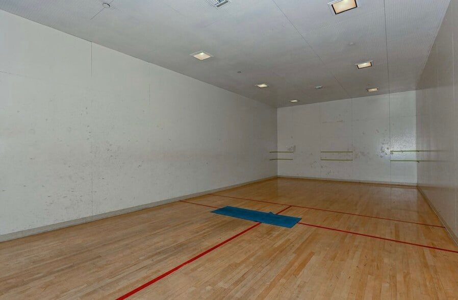 Building Photo - 300 N Civic Dr