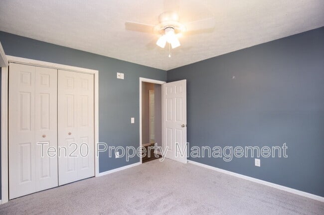 Building Photo - 7664 Northfield Dr