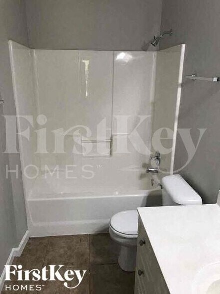 Building Photo - 1298 Easterwood Blvd