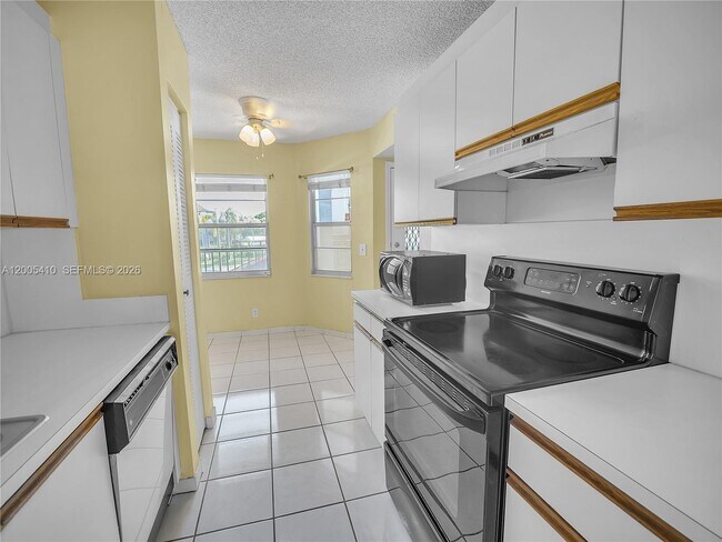 Building Photo - 12701 SW 13th St