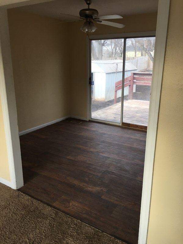 Building Photo - 950 N Old Manor Rd