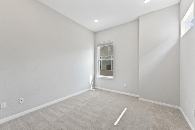 Building Photo - 5610 Patrick St