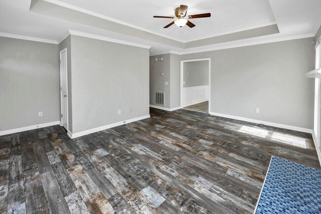 Building Photo - Refined 3-Bedroom Home with New LVP Flooring in Prime West Columbia Location!