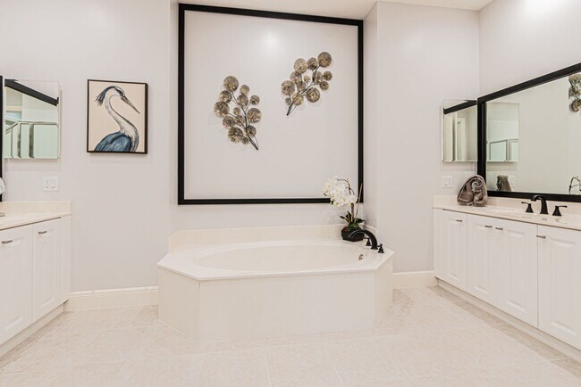 Building Photo - Seasonal Fully Furnished Luxury Home in Fiddler's Creek - AVAIL NOW