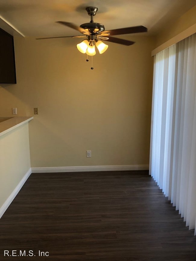 Building Photo - 860 W 165th Pl