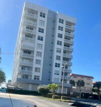 Building Photo - 3113 S Ocean Dr