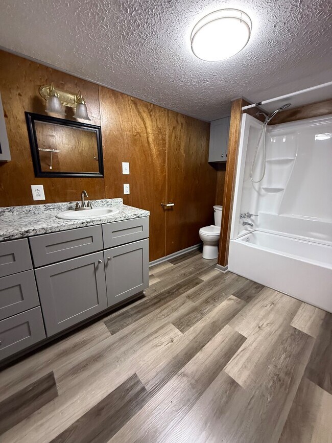 Building Photo - 221 Valley Pike Rd