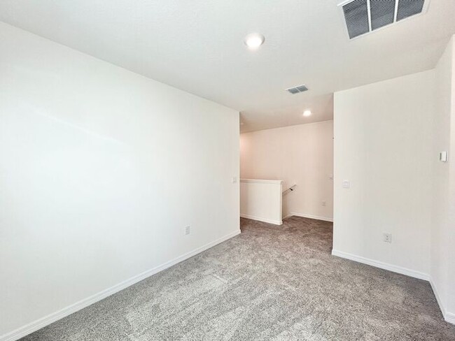 Building Photo - Brand New 3/2.5 Modern Townhome with a Lof...