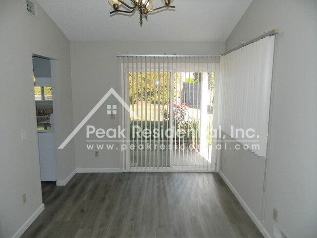 Building Photo - Very Nice 3 bd/2ba Elk Grove Home with 2 C...
