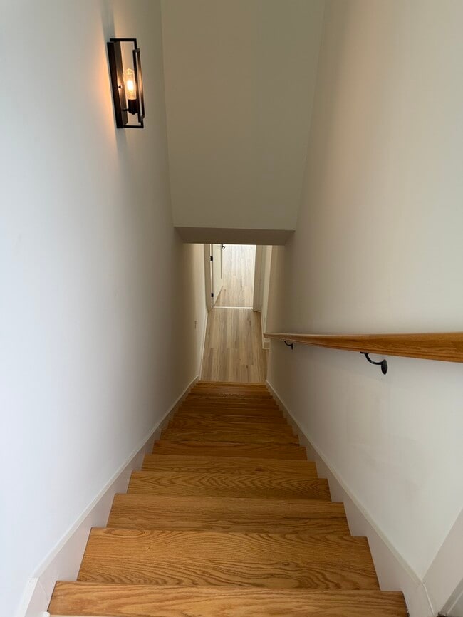 Building Photo - Unit D