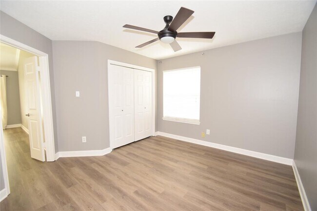 Building Photo - 1322 W Forest Dr