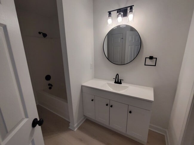 Building Photo - Beautiful cul-de-sac home - Lots of Upgrades