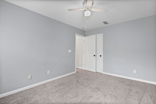 Building Photo - 5149 Manerdale Dr SE