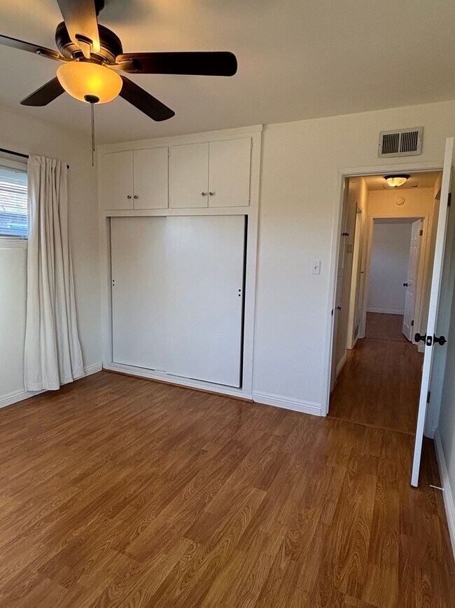 Building Photo - Spacious 3-Bedroom Home with Backyard & 2-Car Garage in Lakewood