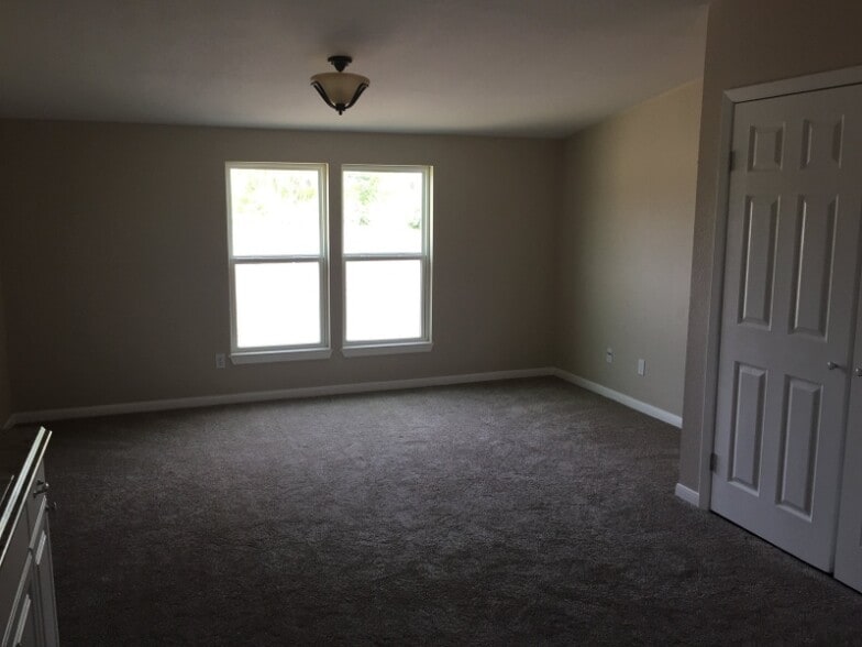 Building Photo - 303 Castin Ln