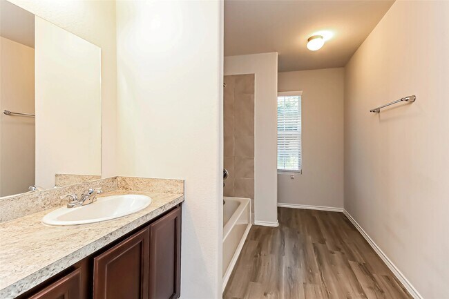 Building Photo - 2751 Madison Ct