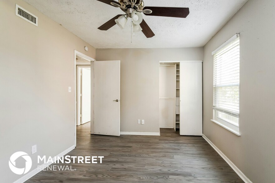 Building Photo - 3811 Oil Creek Dr