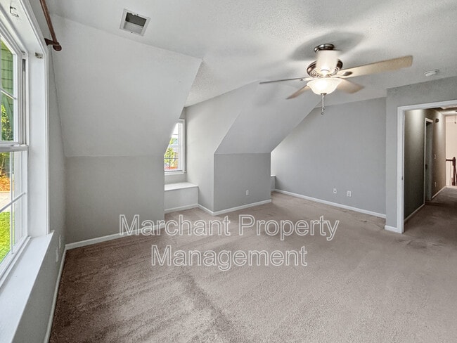 Building Photo - 6 Twickenham Dr