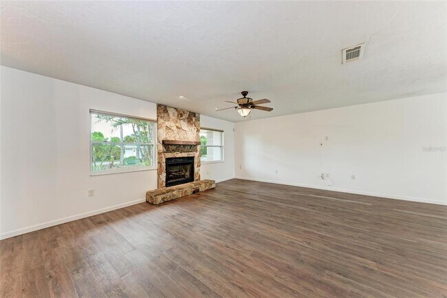 Building Photo - 451 N Shore Dr
