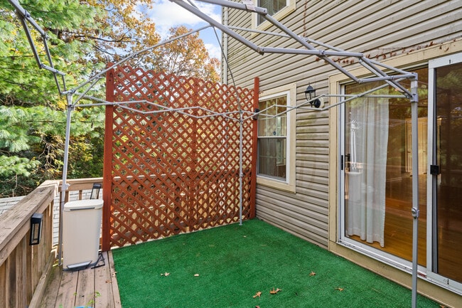 Building Photo - 7417 Wilma Ln