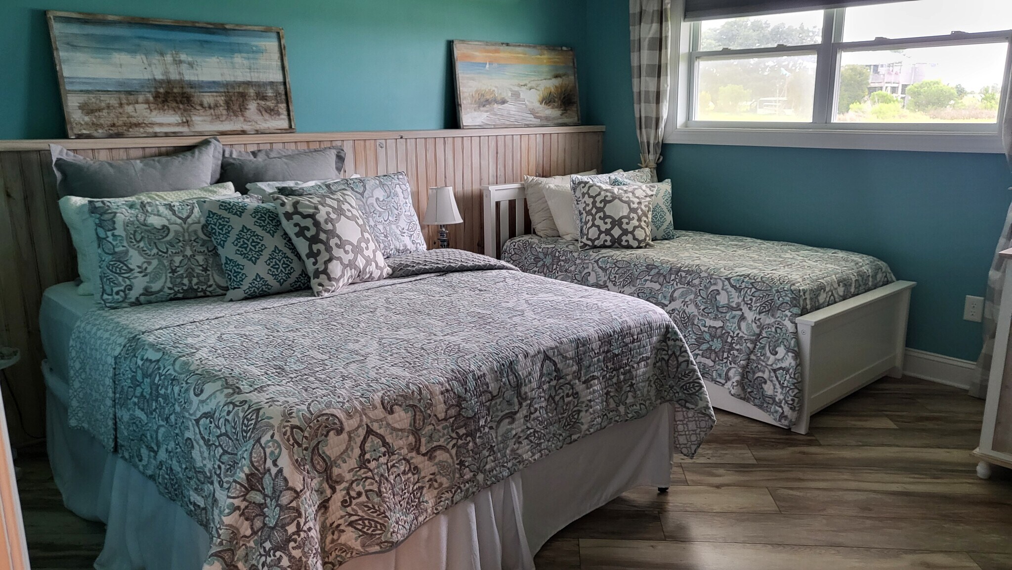 Queen bed, Twin bed with trundle - 109 Cedar Ln