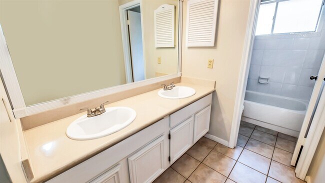 Building Photo - 171 E Pathfinders Cir