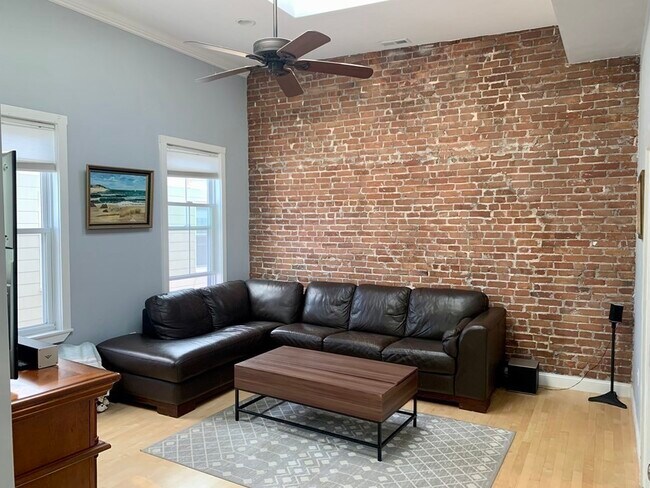 Building Photo - 371 Cardinal Medeiros Ave