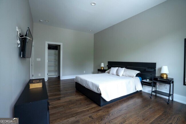 Building Photo - 1099 Vista Trail NE