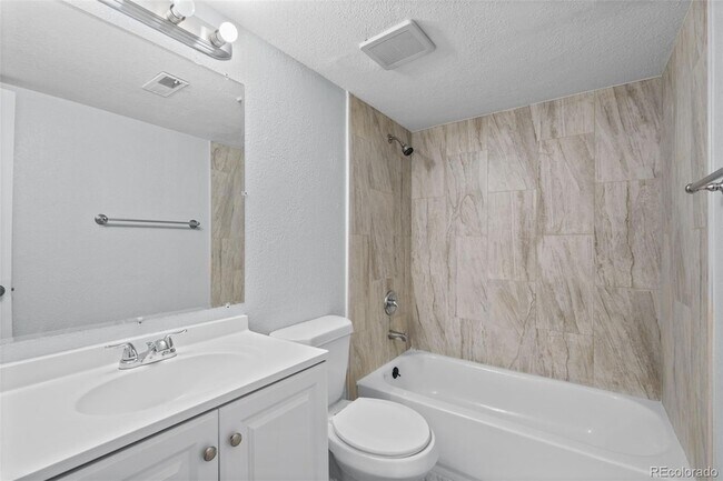 Building Photo - 3445 Cochran Dr