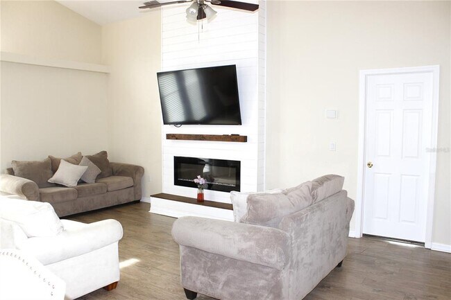 Building Photo - 13748 Meade Ct