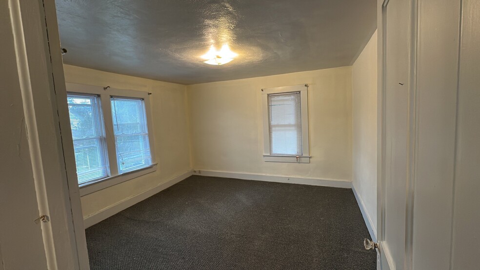 Building Photo - 612 Court St