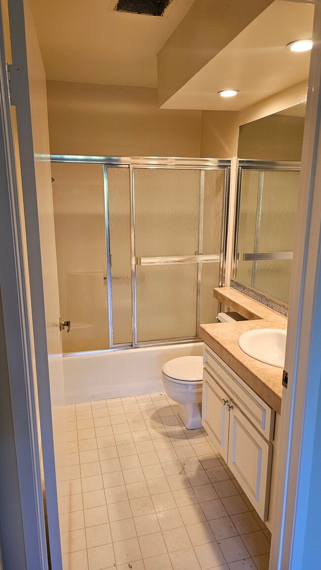 Building Photo - 14727 Magnolia Blvd