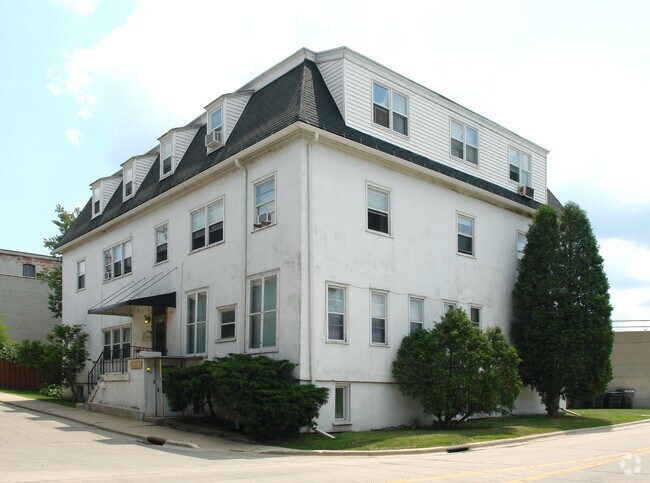 Building Photo - Colonial Apartments
