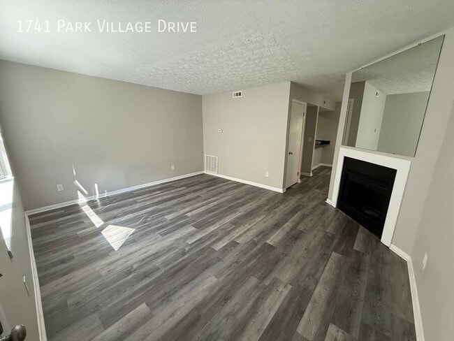 Building Photo - 1741 Park Village Dr